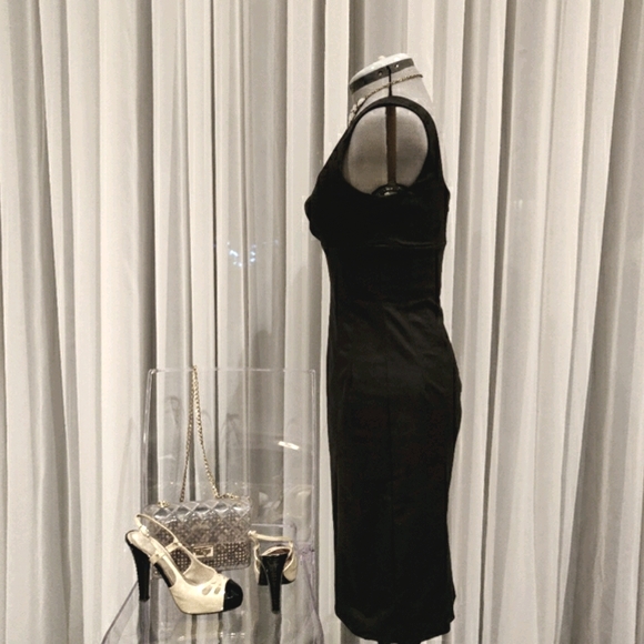 SOLD Dress - Picture 4 of 7